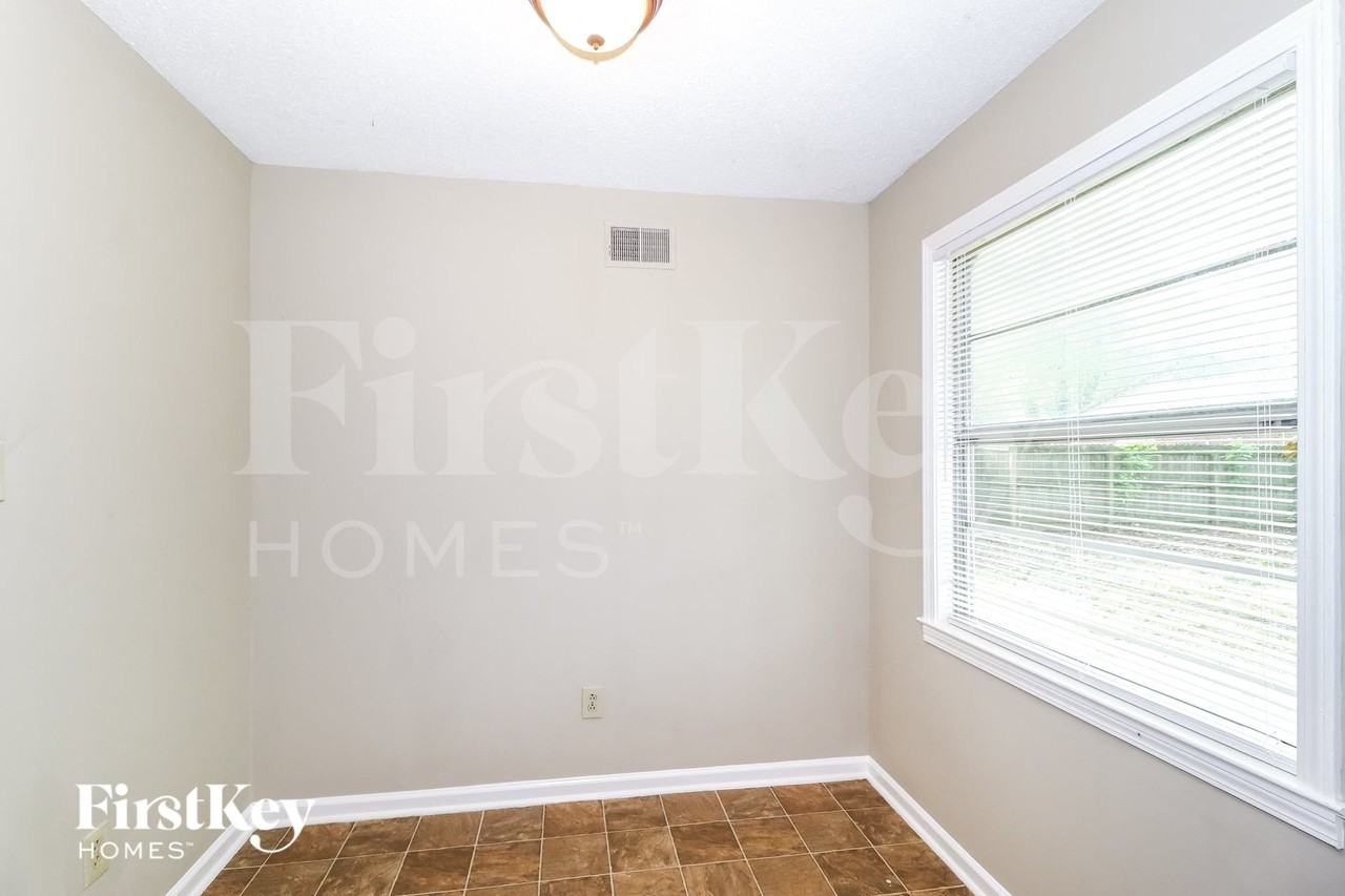 6684 Elmore Rd - Photo 5 of 15