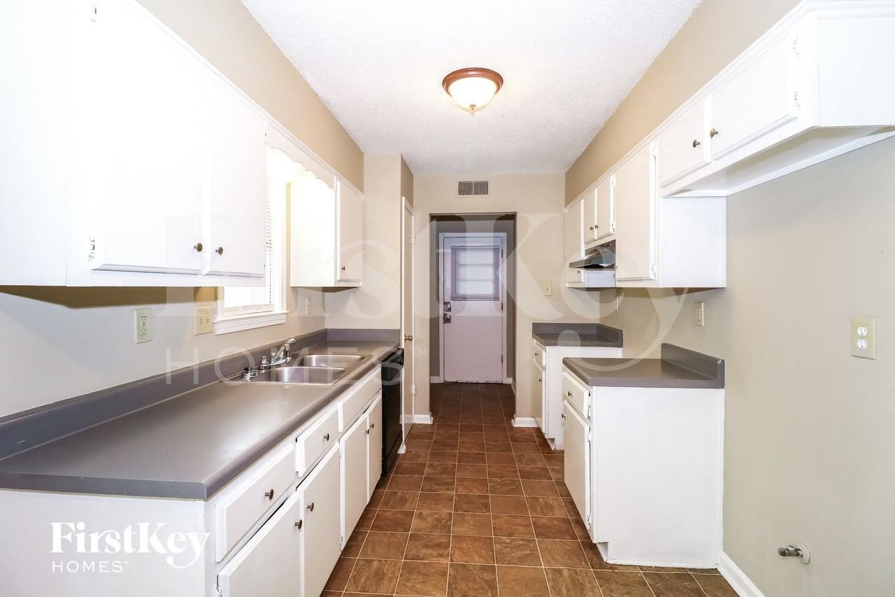 6684 Elmore Rd - Photo 6 of 15
