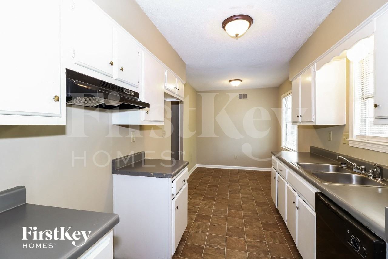6684 Elmore Rd - Photo 7 of 15