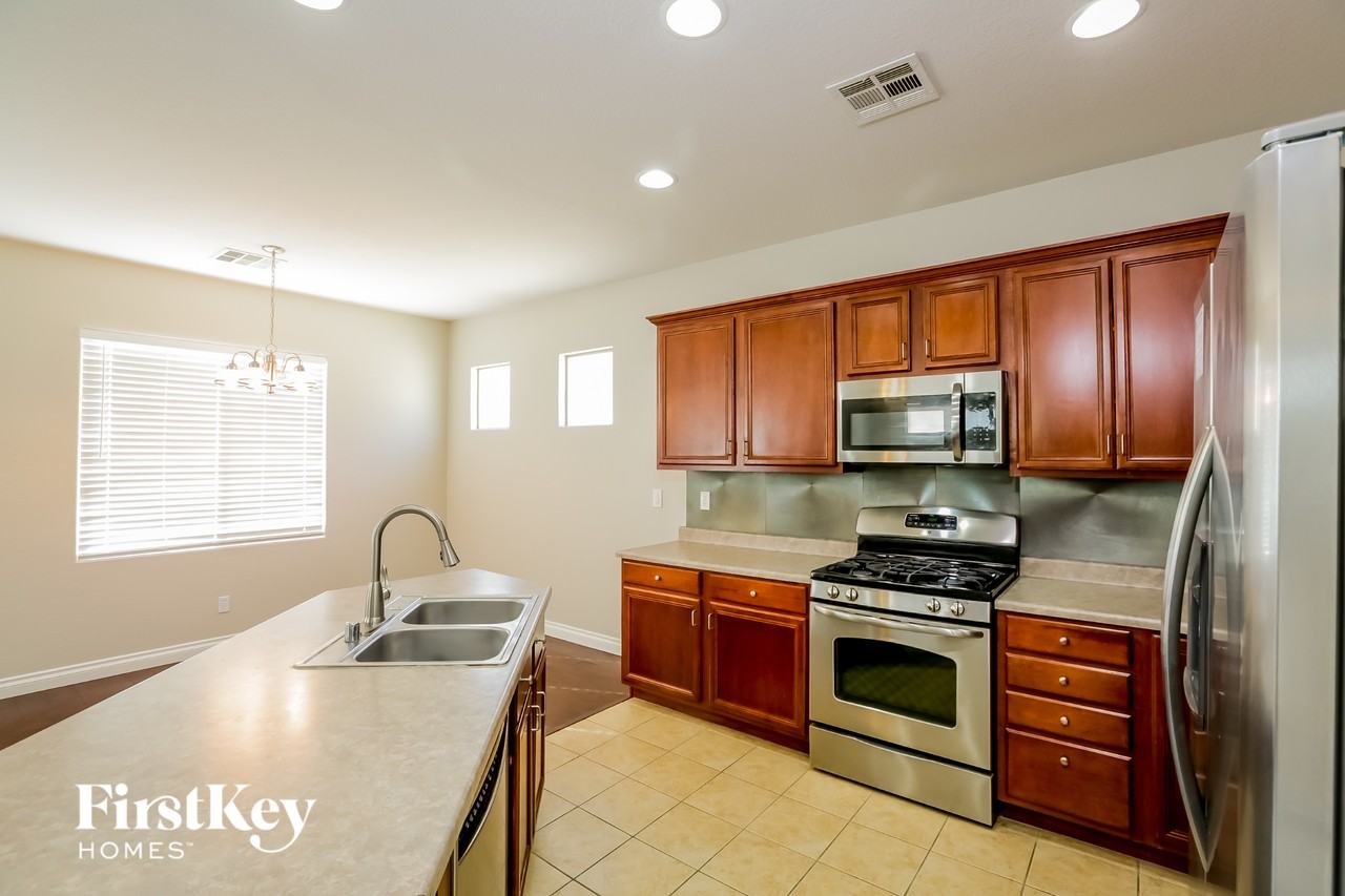 6339 Hamilton Grove Ave - Photo 6 of 15
