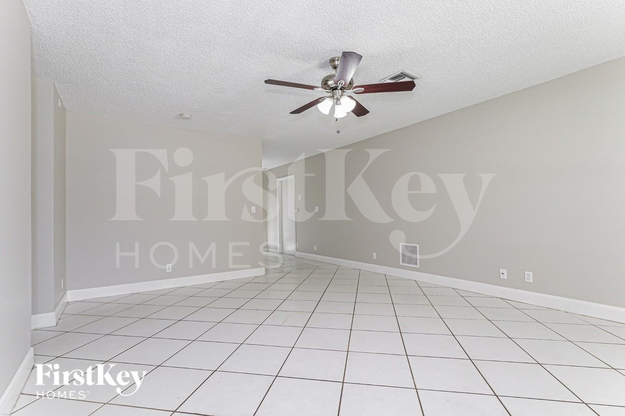 6129 Moonbeam Dr - Photo 4 of 20