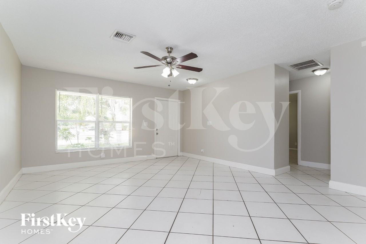 6129 Moonbeam Dr - Photo 5 of 20
