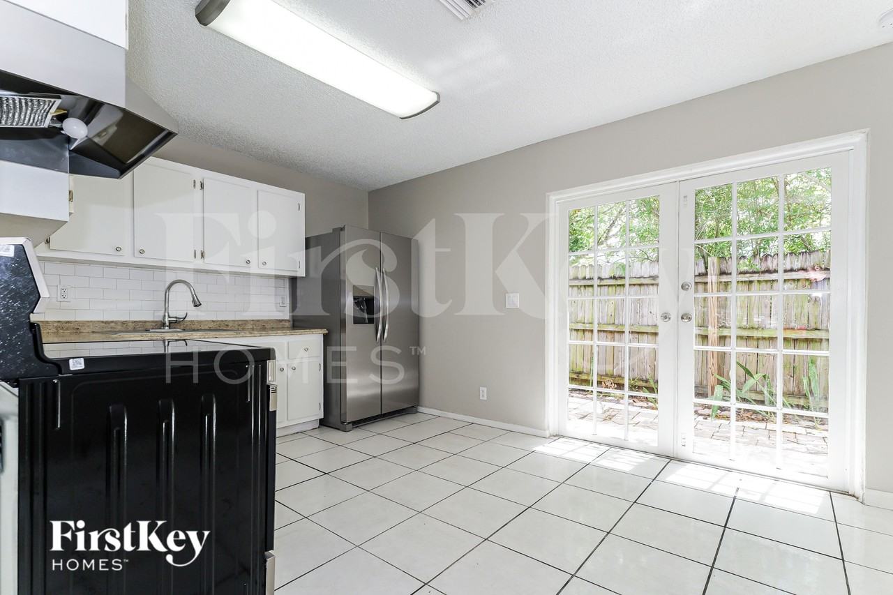 6129 Moonbeam Dr - Photo 6 of 20