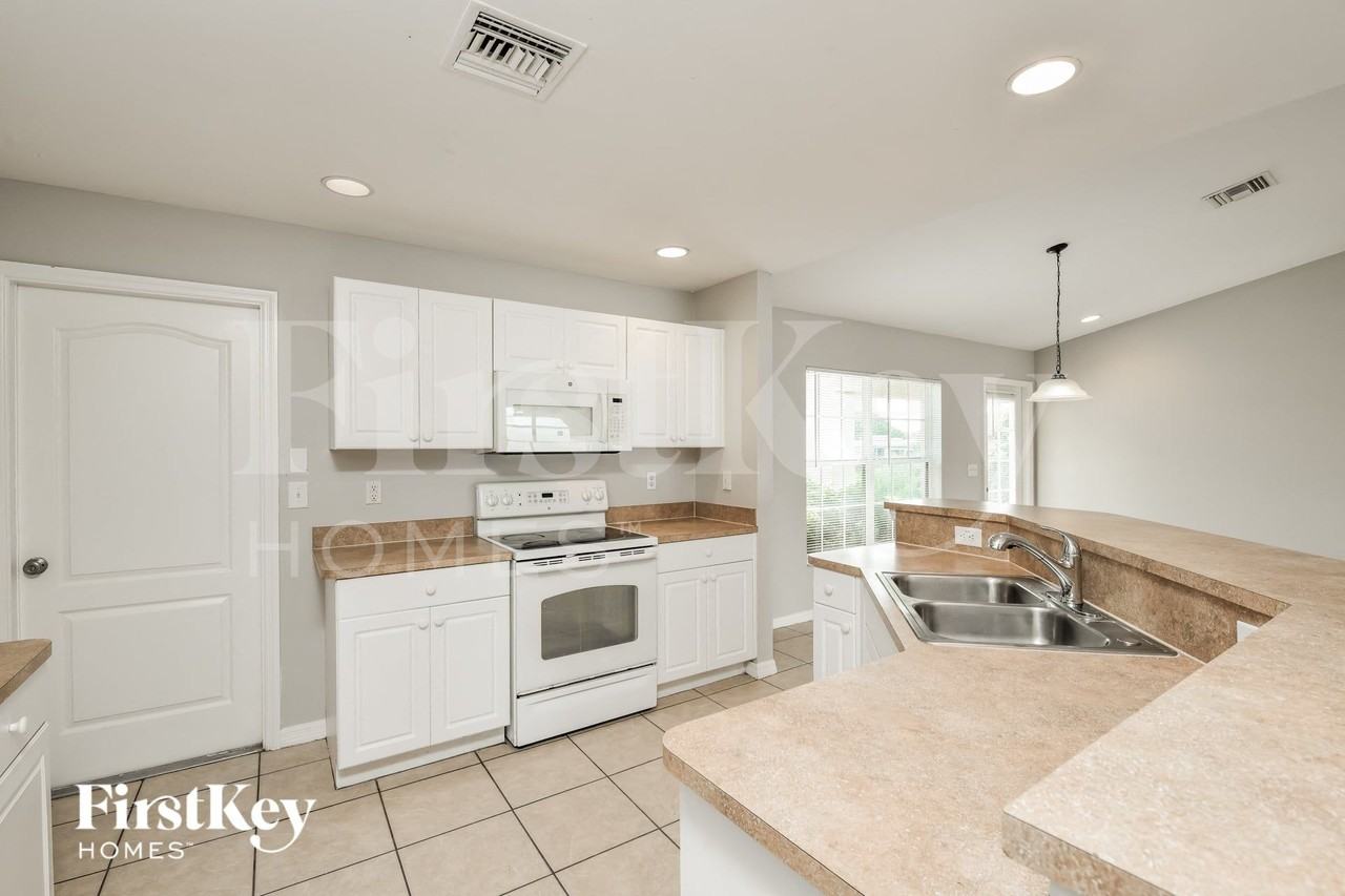 6003 Olive Ave N - Photo 7 of 15