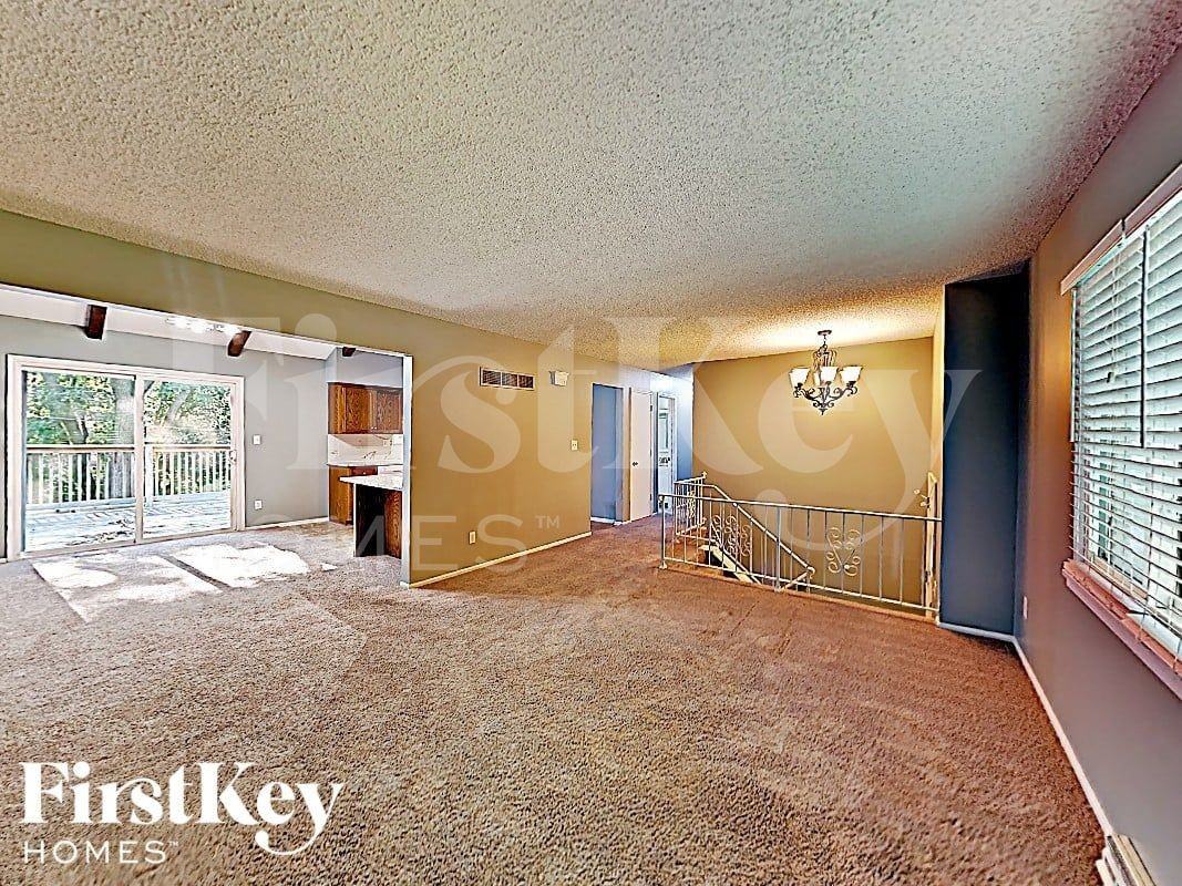 5906 Nw Walnut Creek Dr - Photo 2 of 17