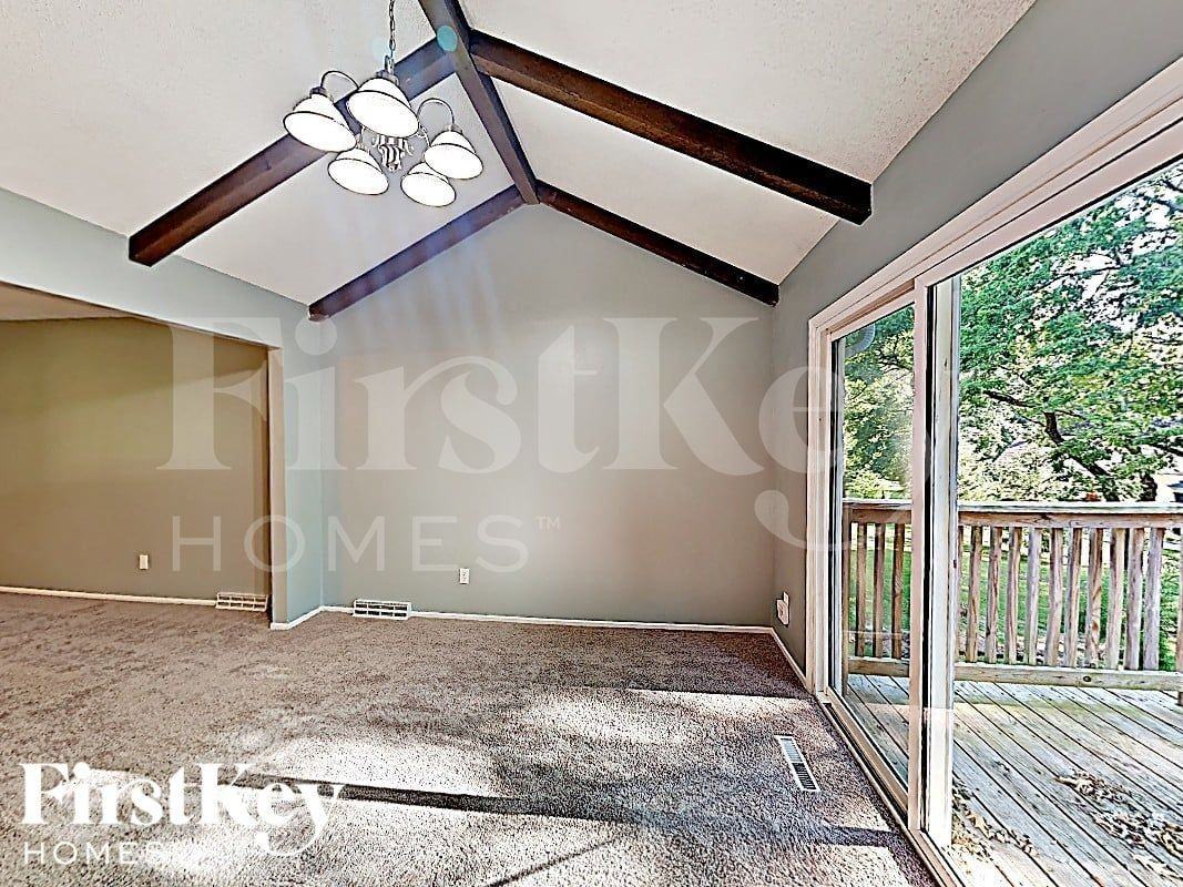 5906 Nw Walnut Creek Dr - Photo 5 of 17