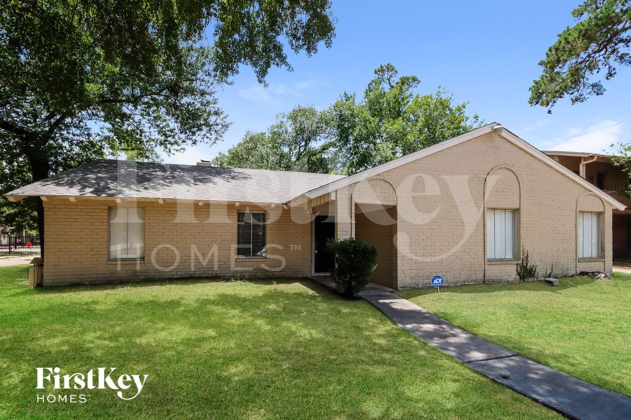 5603 Sheraton Oaks Dr - Photo 2 of 16