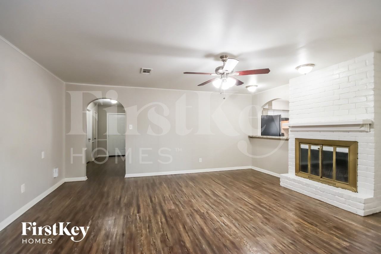 5603 Sheraton Oaks Dr - Photo 3 of 16