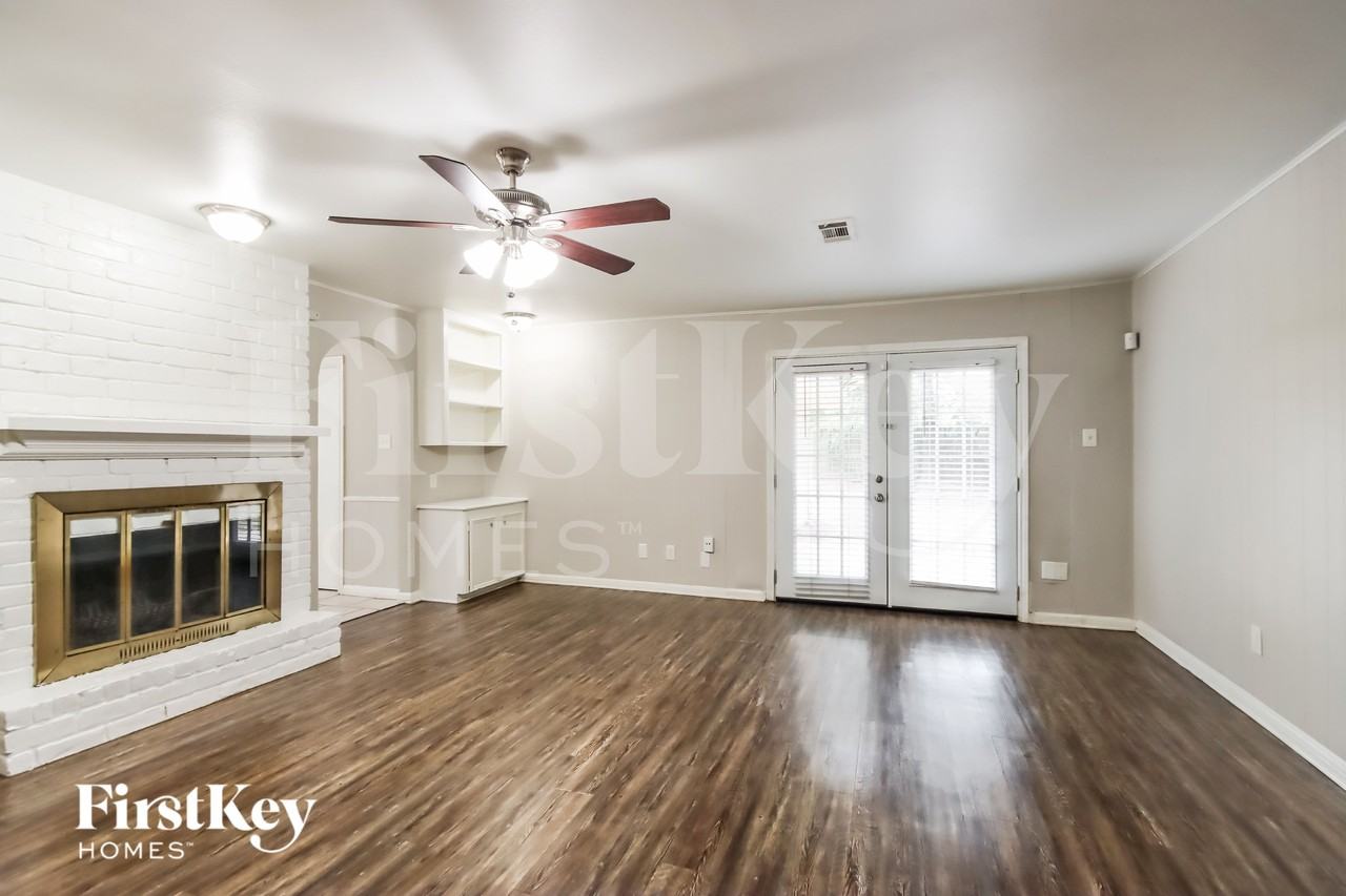 5603 Sheraton Oaks Dr - Photo 4 of 16