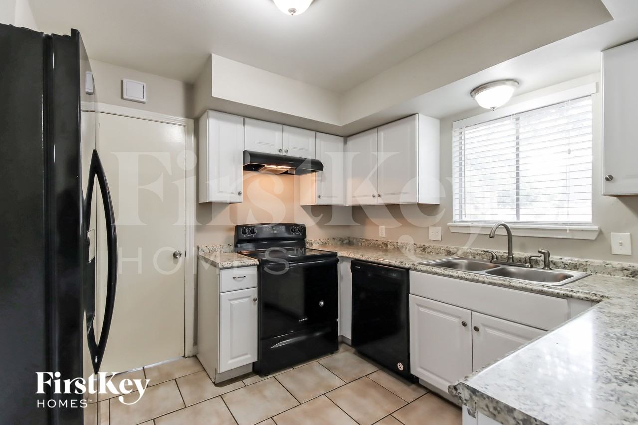5603 Sheraton Oaks Dr - Photo 7 of 16