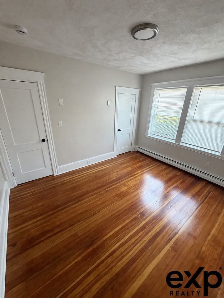 39 Dustin St #1 - Photo 3 of 6