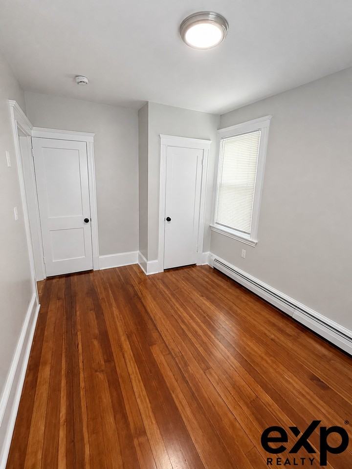 39 Dustin St #1 - Photo 4 of 6