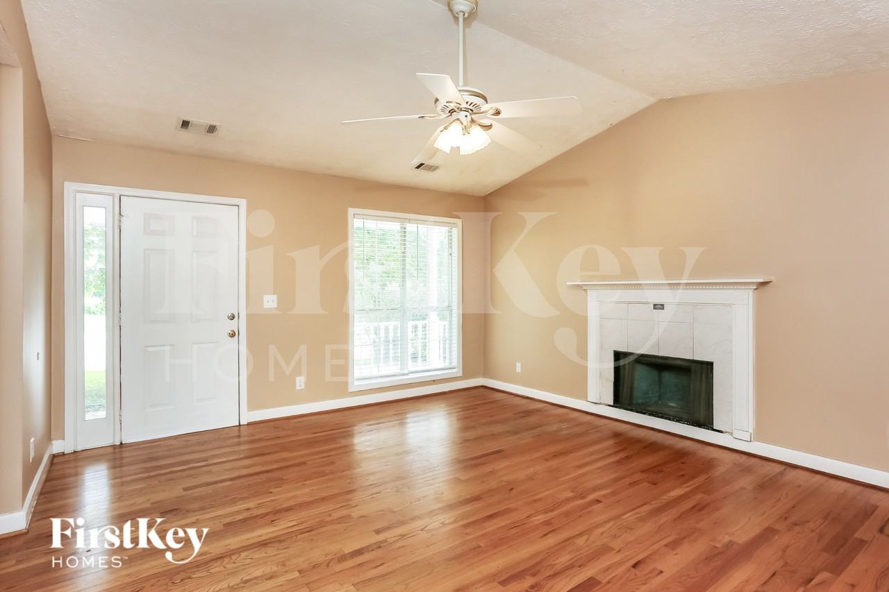5082 Memory Ln - Photo 3 of 19