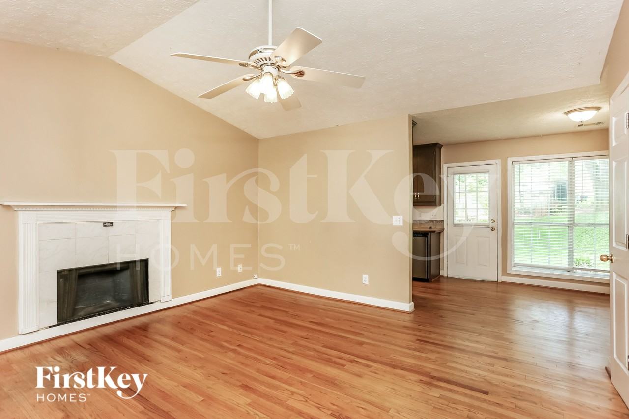 5082 Memory Ln - Photo 5 of 19
