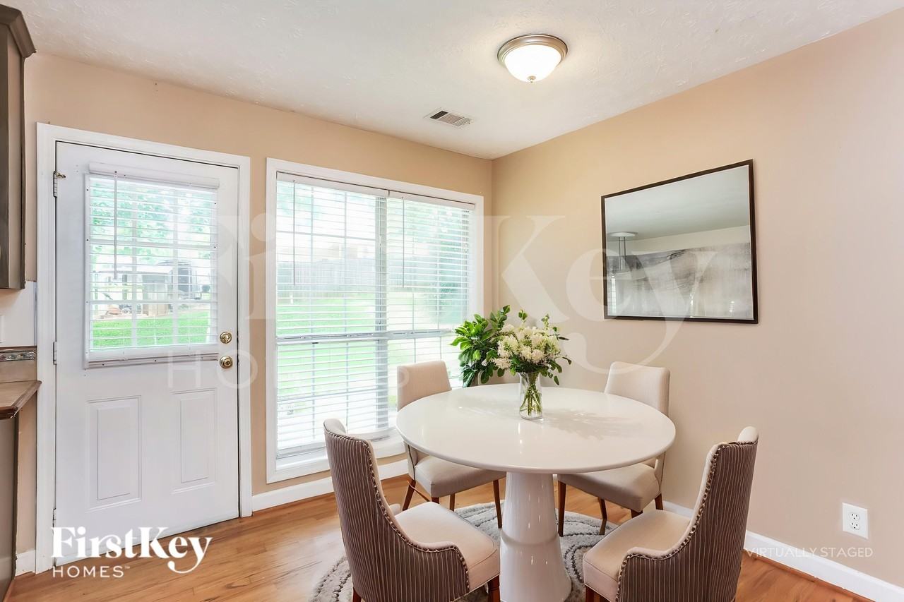 5082 Memory Ln - Photo 7 of 19