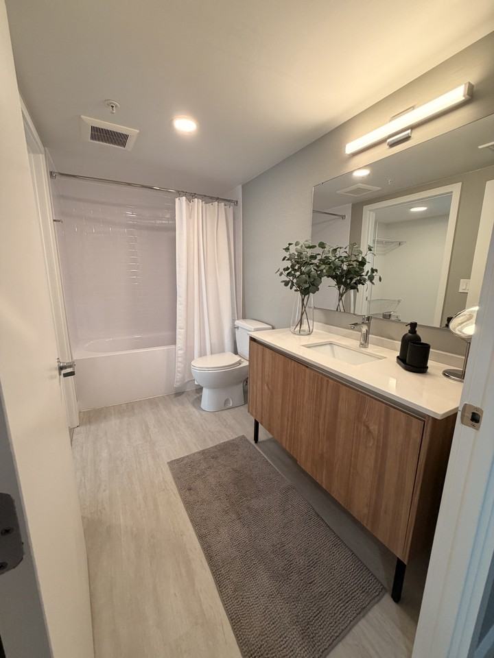 45 Ne 164th St #402 - Photo 2 of 9