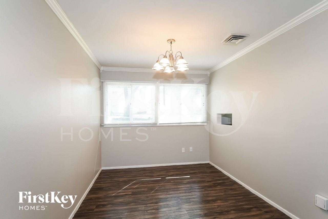 440 Durwood Dr - Photo 4 of 16