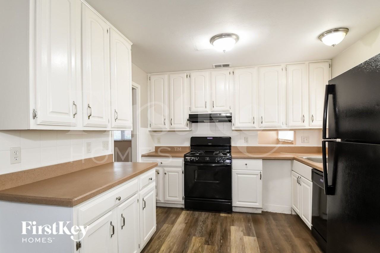 440 Durwood Dr - Photo 7 of 16