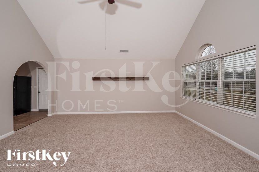 400 Crooked Creek Ln - Photo 2 of 15