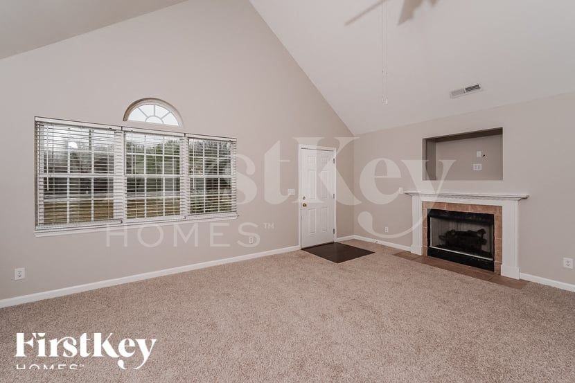400 Crooked Creek Ln - Photo 3 of 15