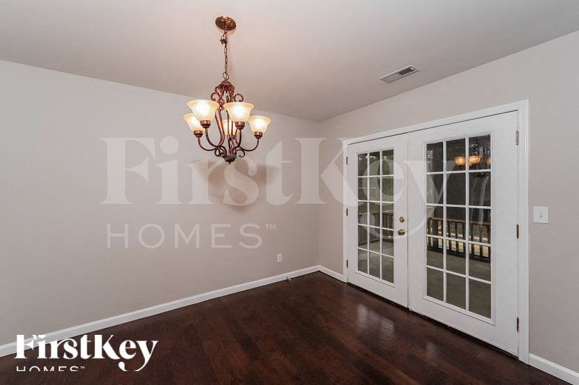 400 Crooked Creek Ln - Photo 4 of 15