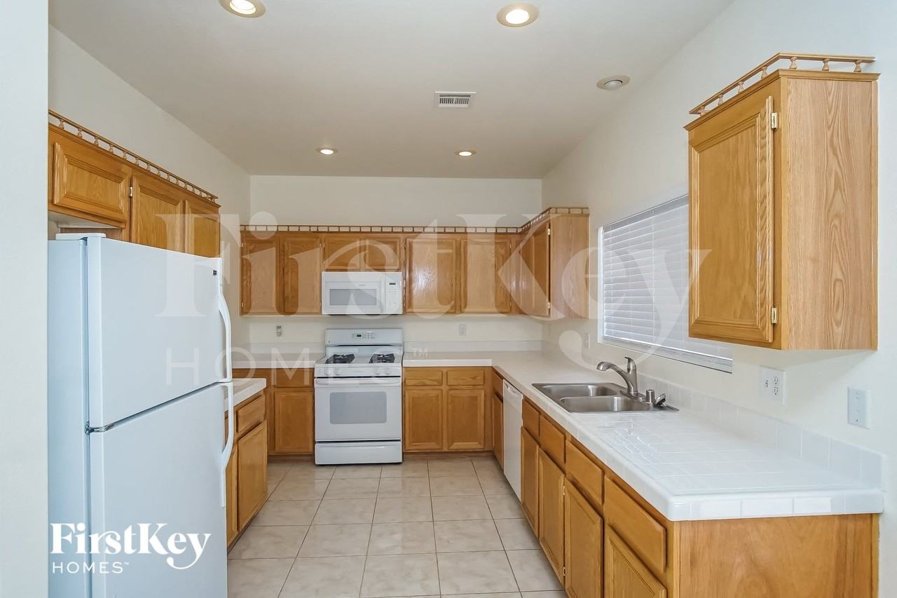 3758 Tranquil Canyon Ct - Photo 5 of 18
