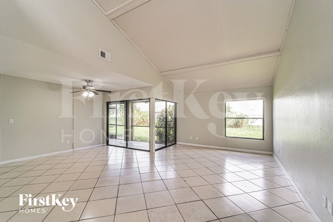 3415 Se 4th Ave - Photo 3 of 20