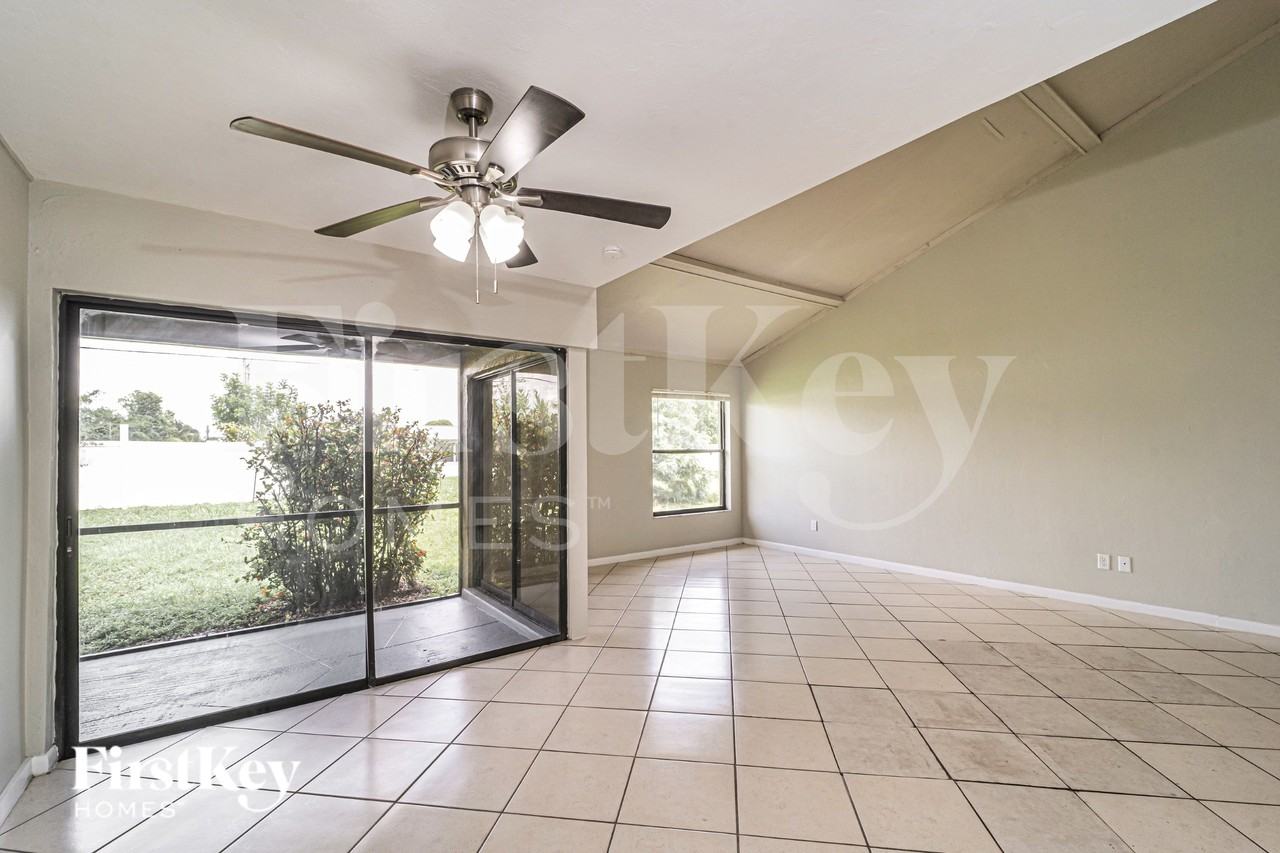 3415 Se 4th Ave - Photo 5 of 20