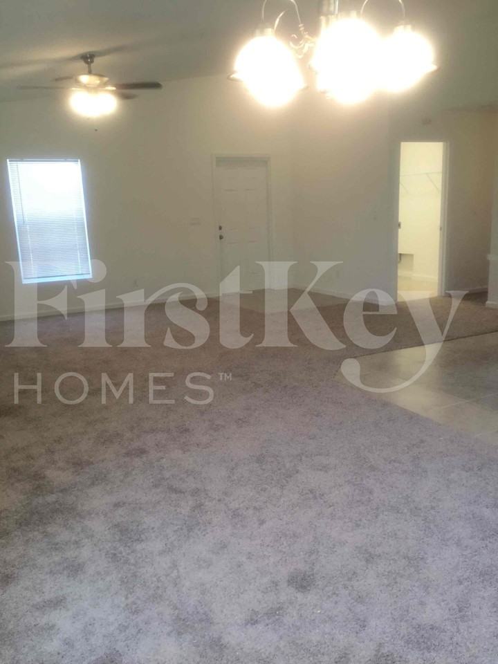 3149 Sw Letchworth St - Photo 3 of 28