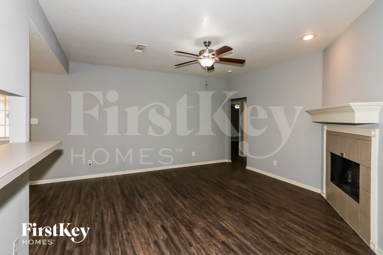 2616 33rd Ave N - Photo 3 of 17