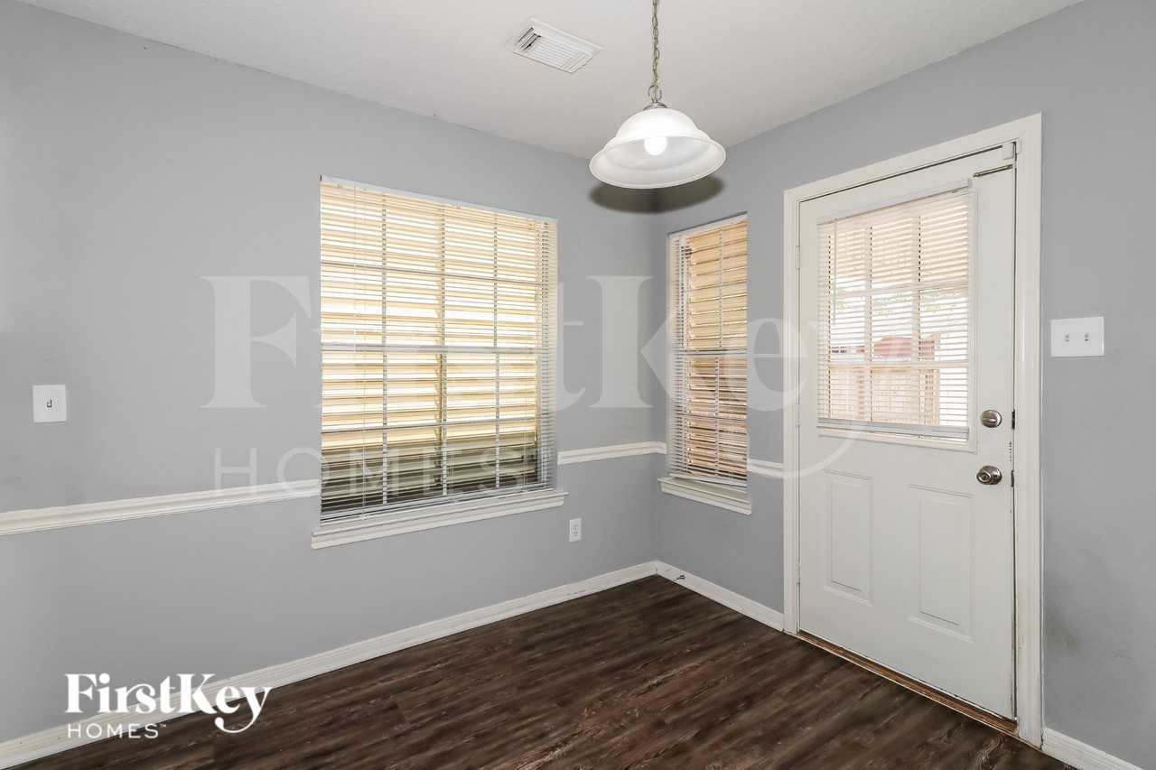 2616 33rd Ave N - Photo 4 of 17