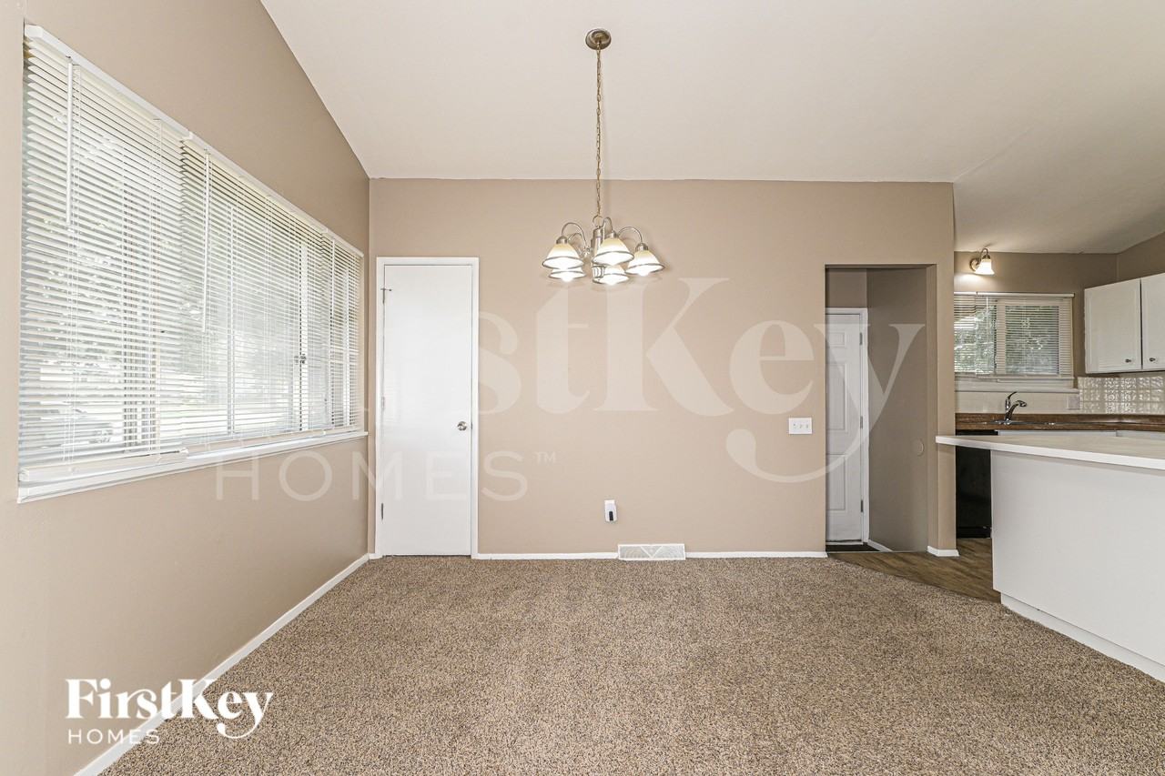 2560 Pheasant Dr - Photo 5 of 19