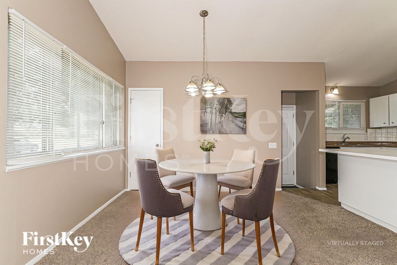 2560 Pheasant Dr - Photo 6 of 19