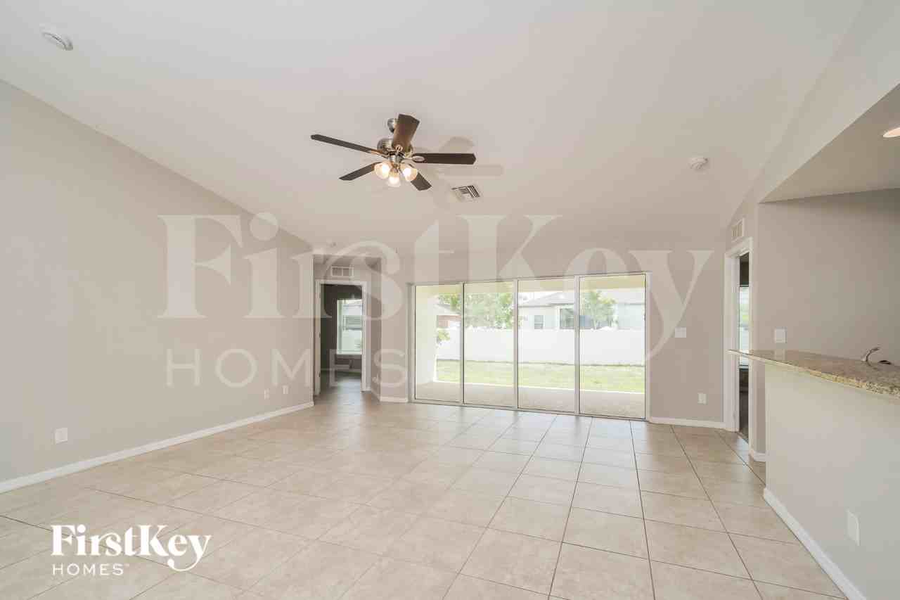 2321 Nw 9th Ave - Photo 2 of 20