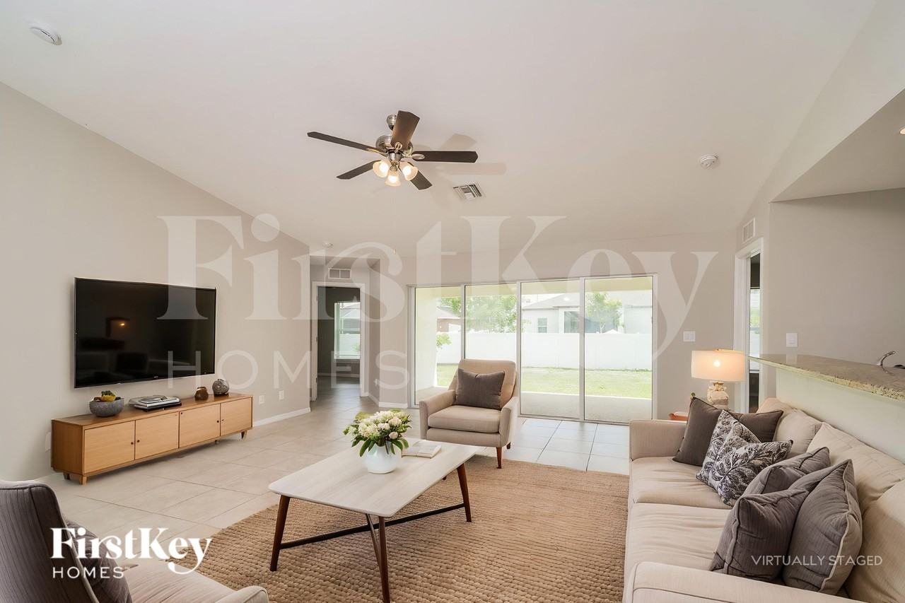 2321 Nw 9th Ave - Photo 3 of 20