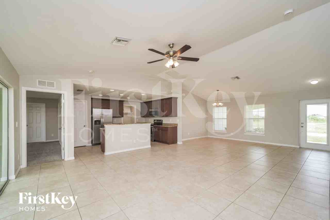 2321 Nw 9th Ave - Photo 5 of 20