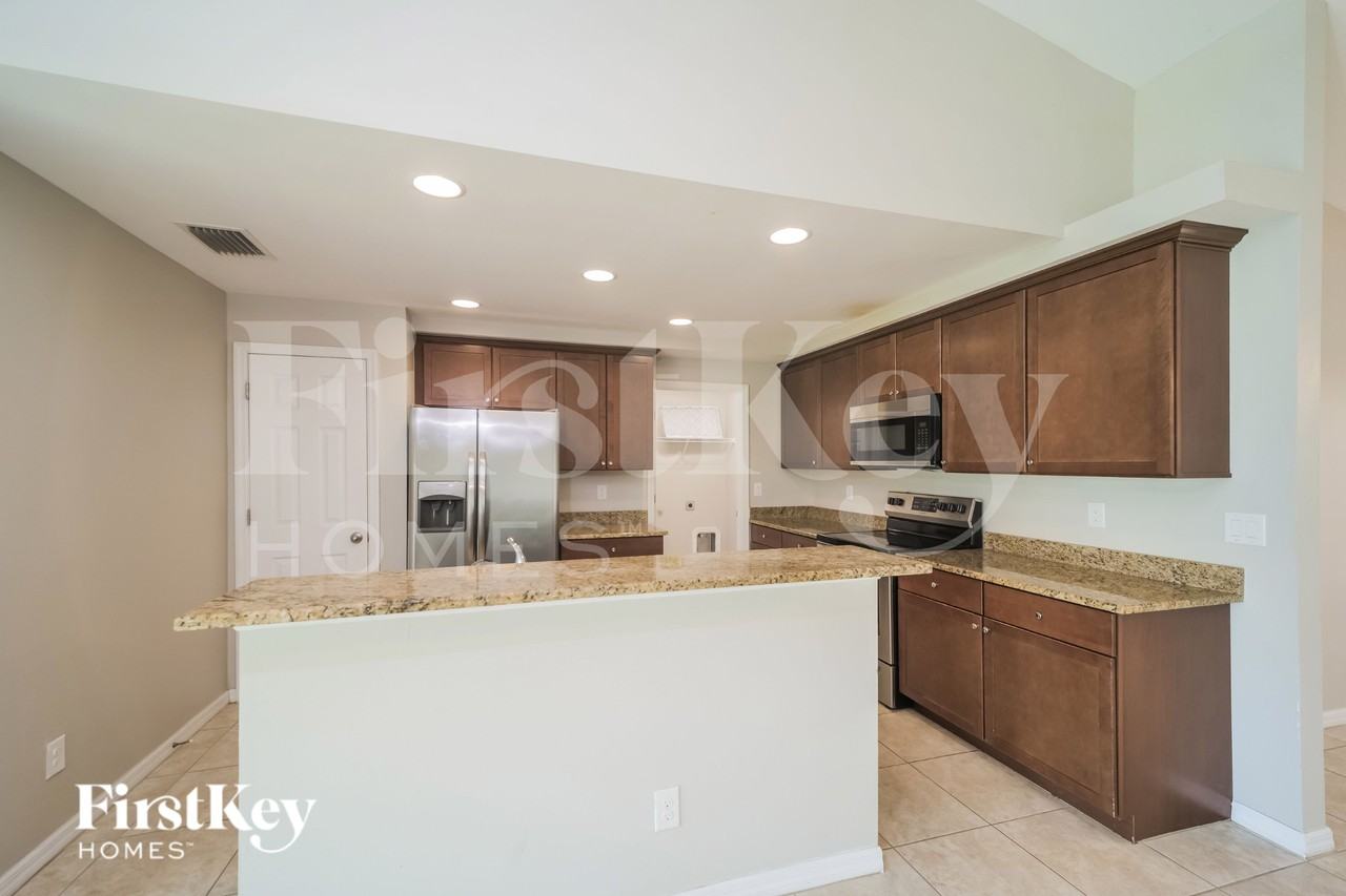 2321 Nw 9th Ave - Photo 7 of 20