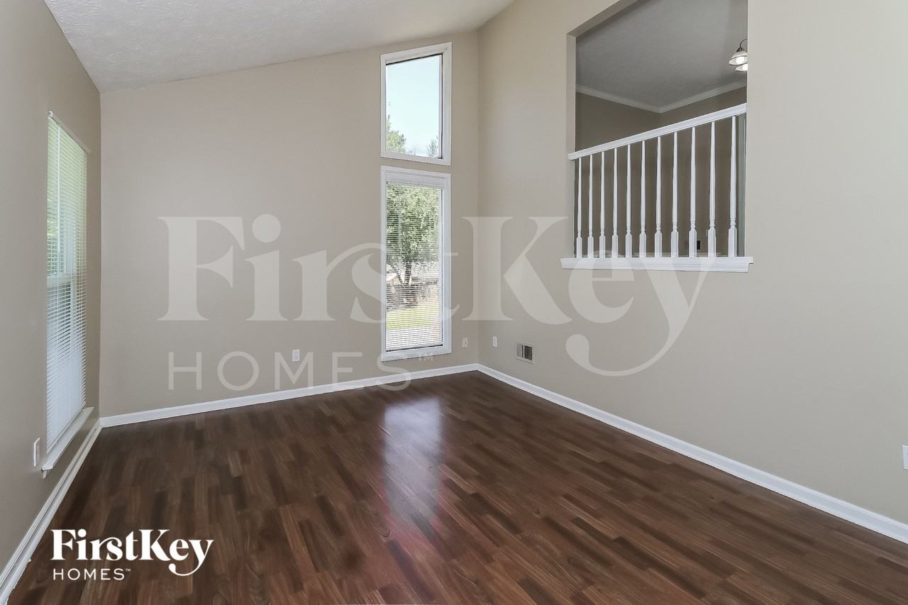 200 Parkmont Ct - Photo 2 of 18