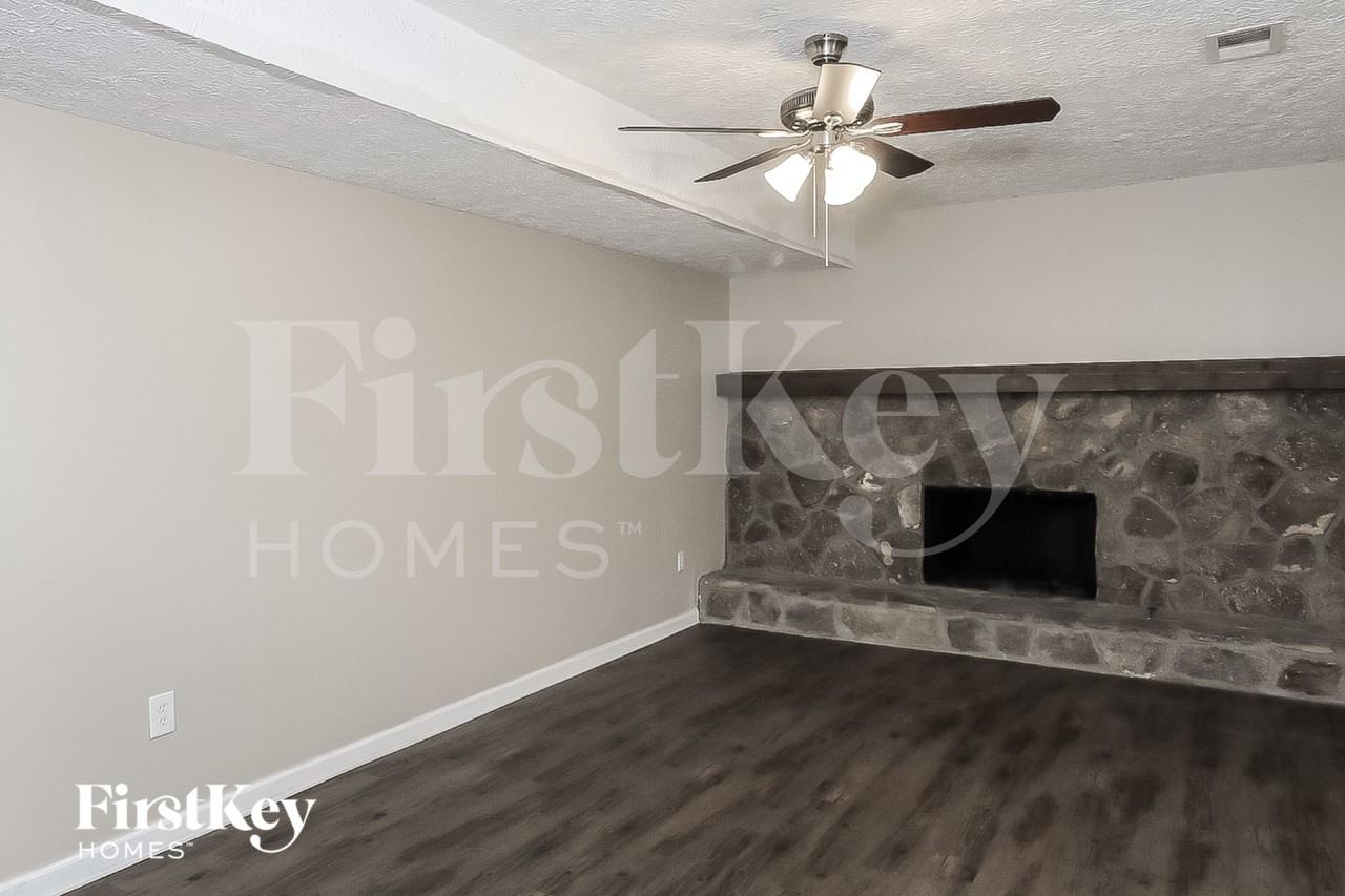 200 Parkmont Ct - Photo 5 of 18