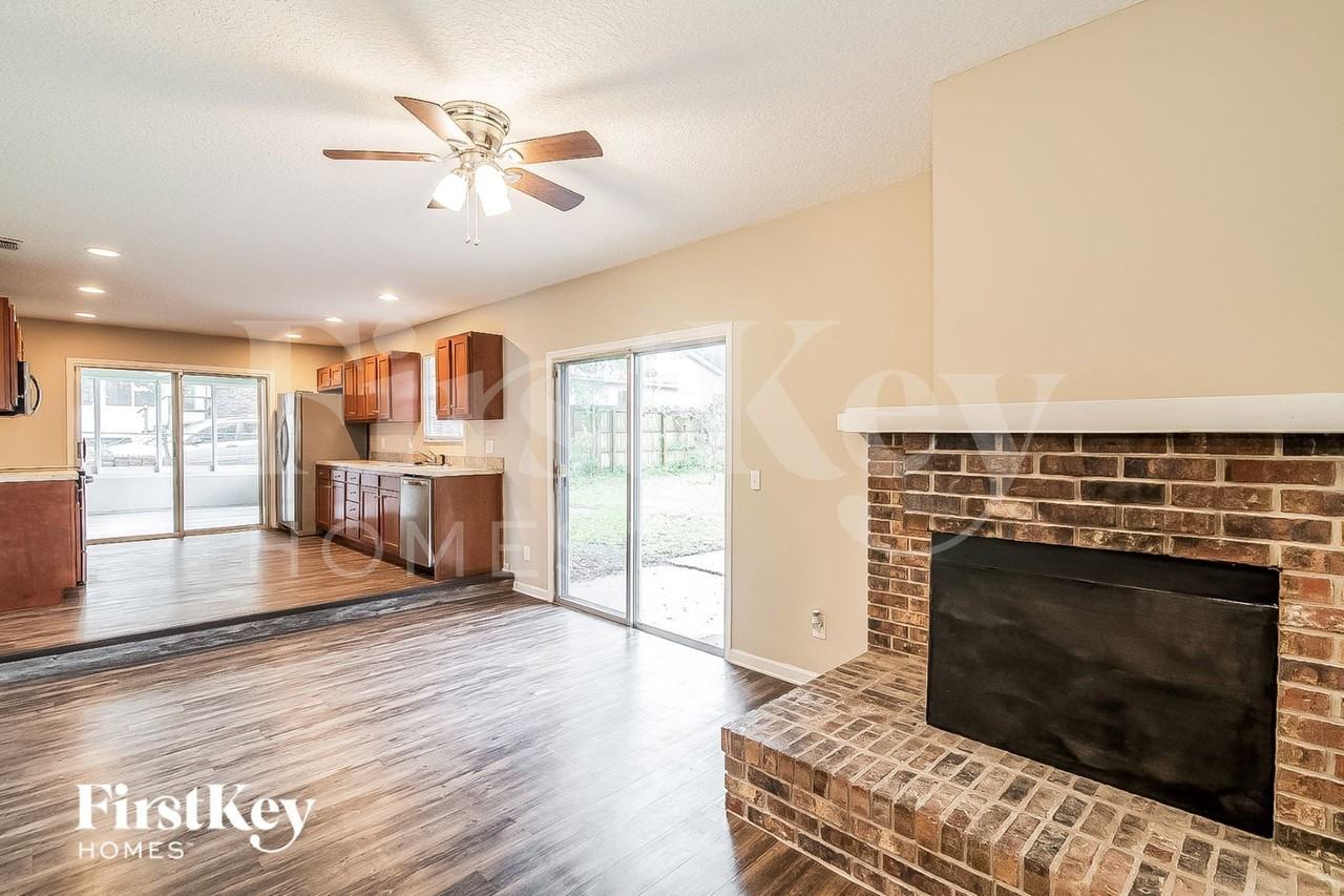1572 Sonoma Ct - Photo 2 of 16
