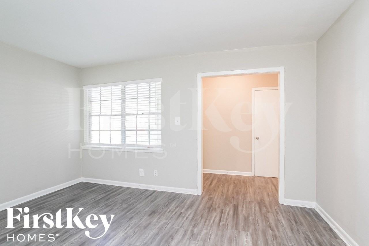 13322 Oak Leaf Ln - Photo 5 of 16