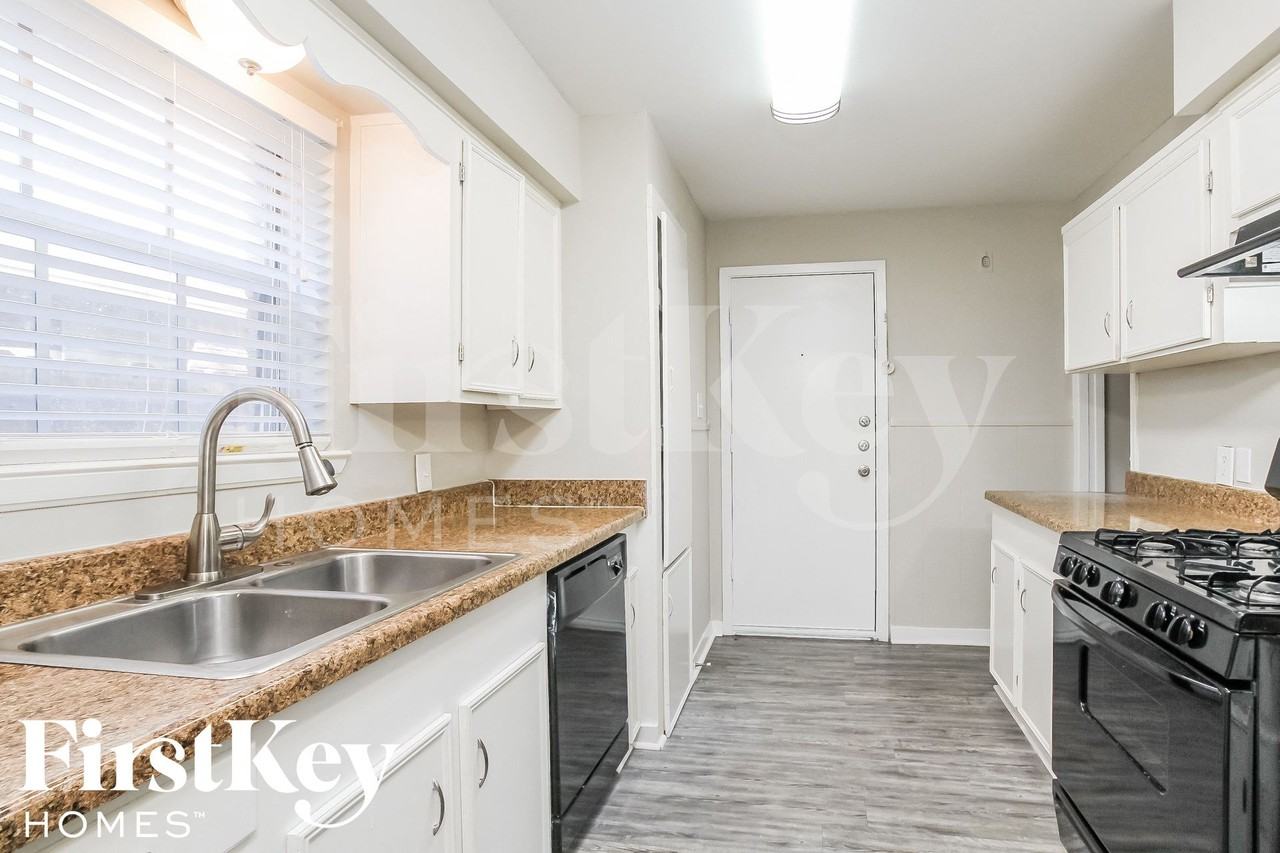13322 Oak Leaf Ln - Photo 6 of 16