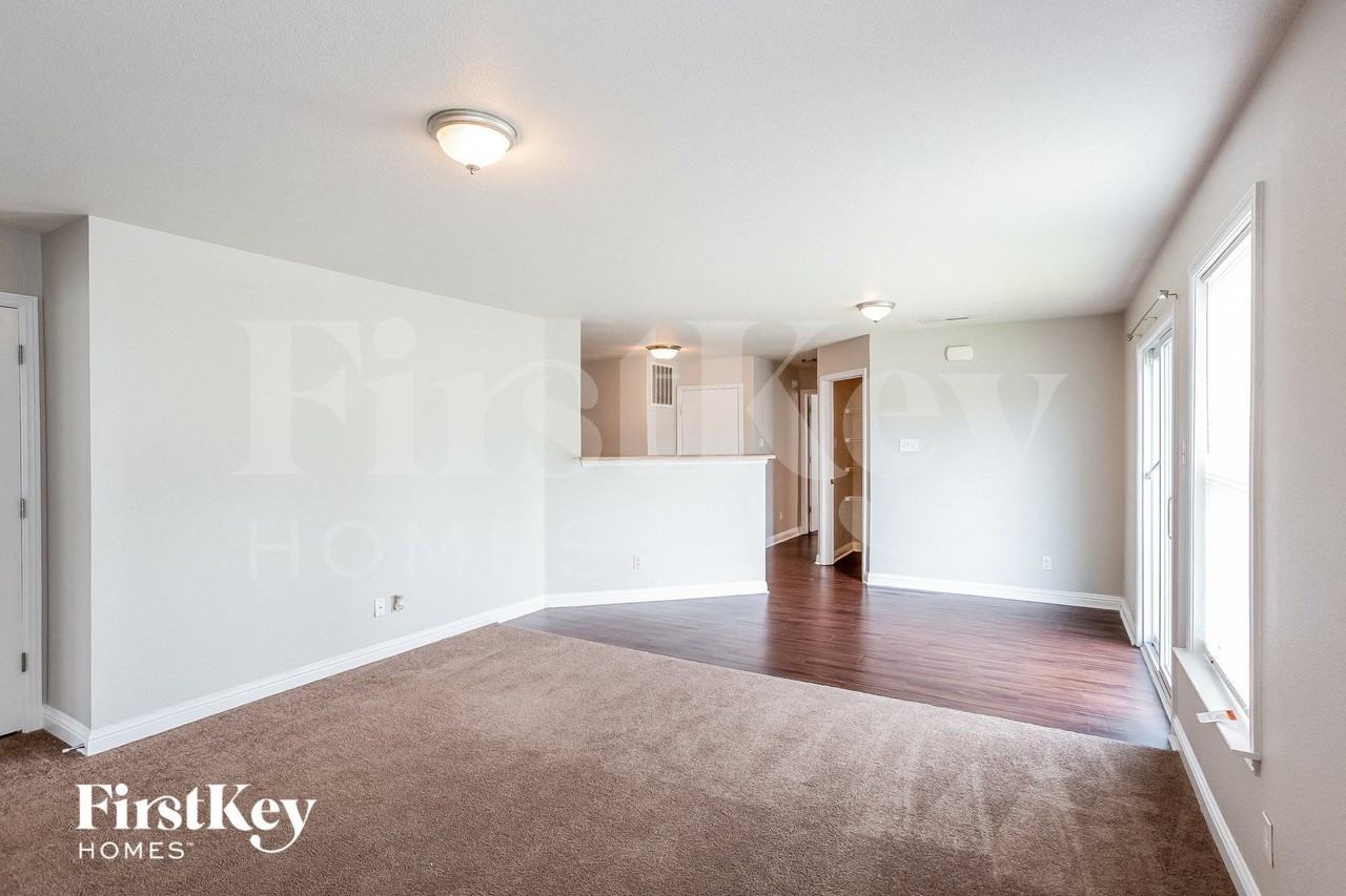10171 Cumberland Pointe Blvd - Photo 3 of 15
