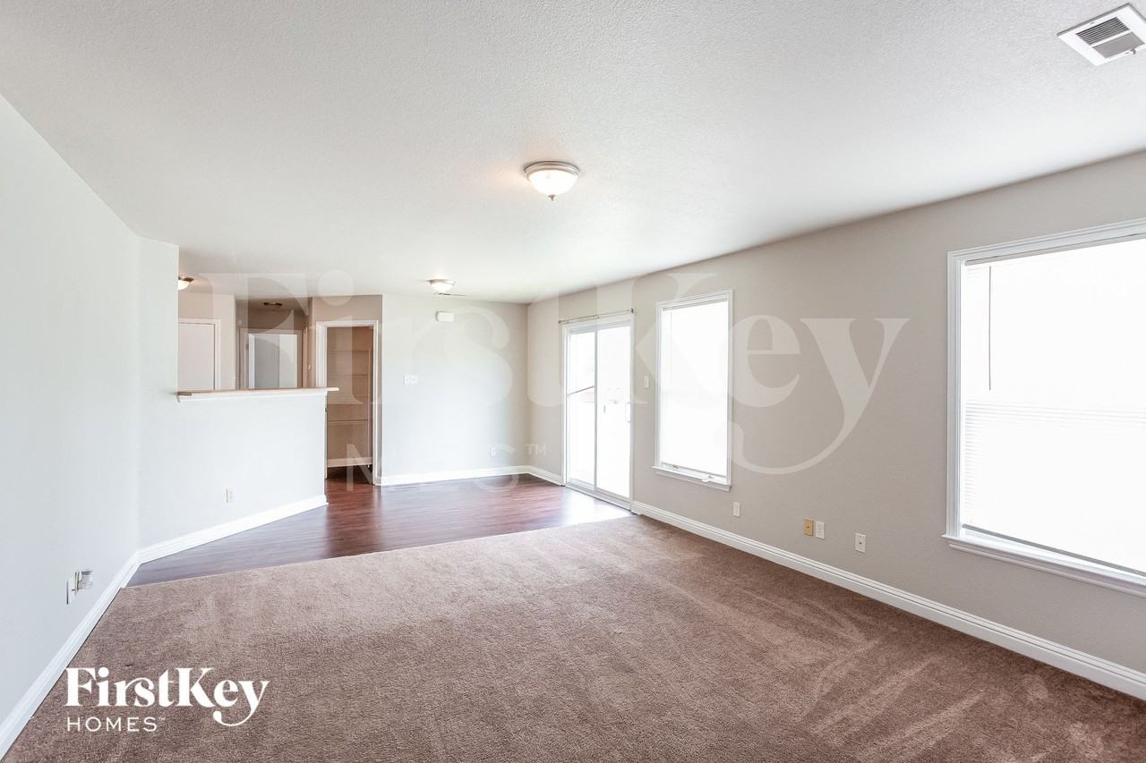 10171 Cumberland Pointe Blvd - Photo 4 of 15