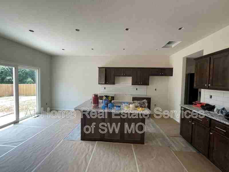 202 E Rosalie St - Photo 2 of 3