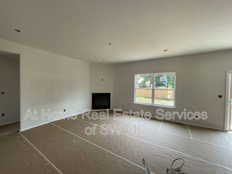 202 E Rosalie St - Photo 3 of 3