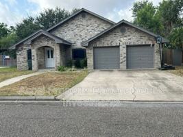 featured image of 214 W 17th St