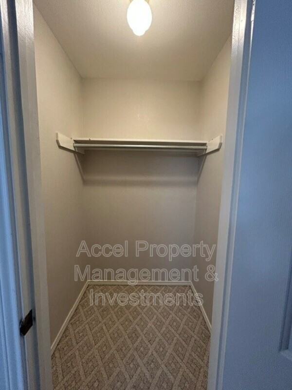 214 W 17th St - Photo 3 of 22
