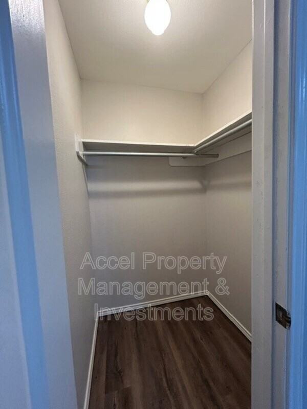 214 W 17th St - Photo 6 of 22