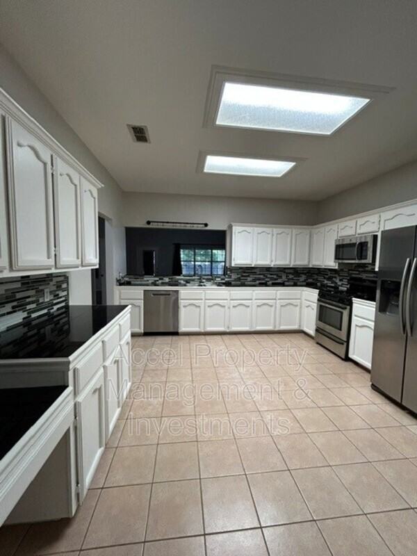 214 W 17th St - Photo 7 of 22
